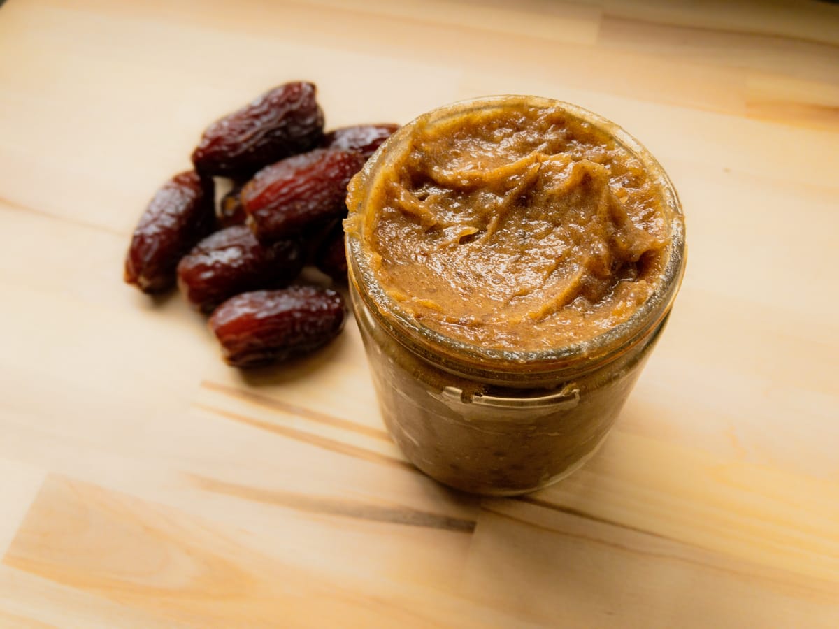 How to make date paste — finished dish